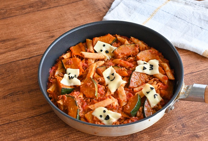 かぼちゃとひき肉のおばけミートペンネ