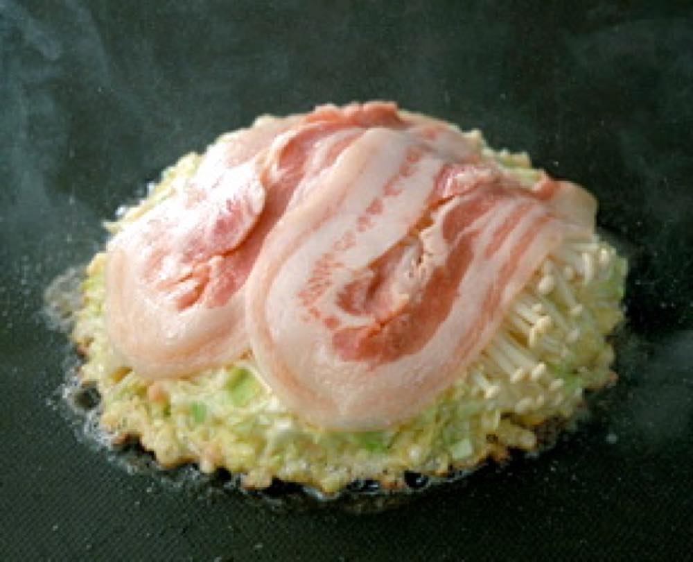 えのきと豚ばら肉のお好み焼き