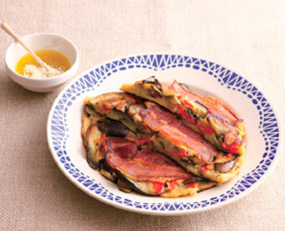 なすとパプリカ、ベーコンのお好み焼き