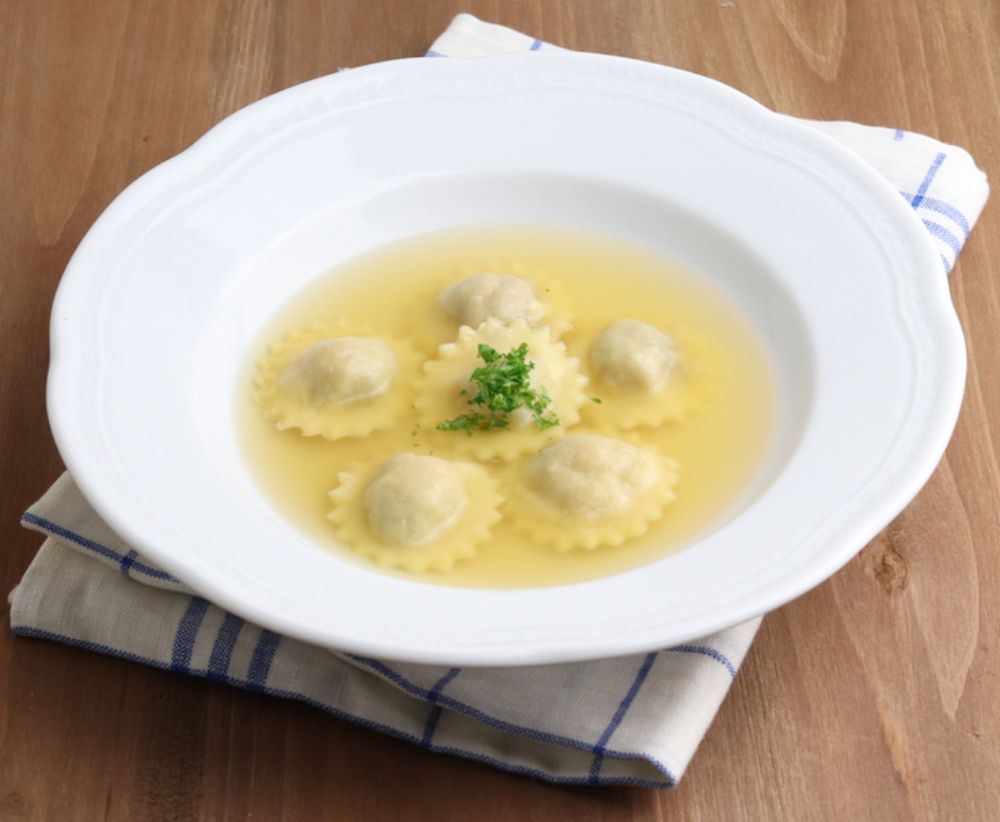 牛肉のラビオリスープ仕立て レシピ 日清製粉ウェルナ 牛肉のラビオリスープ仕立て レシピ 日清製粉ウェルナ