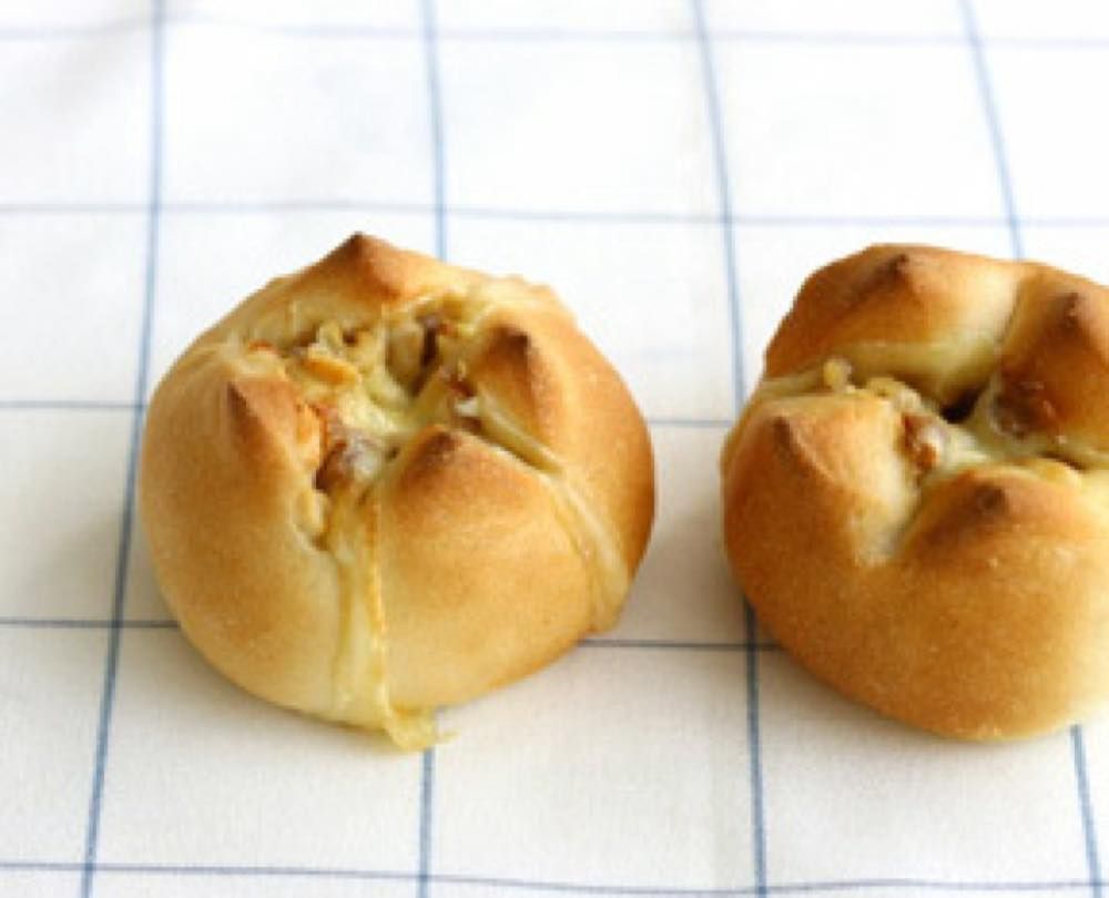 カマンベールチーズ＆くるみの包みパン