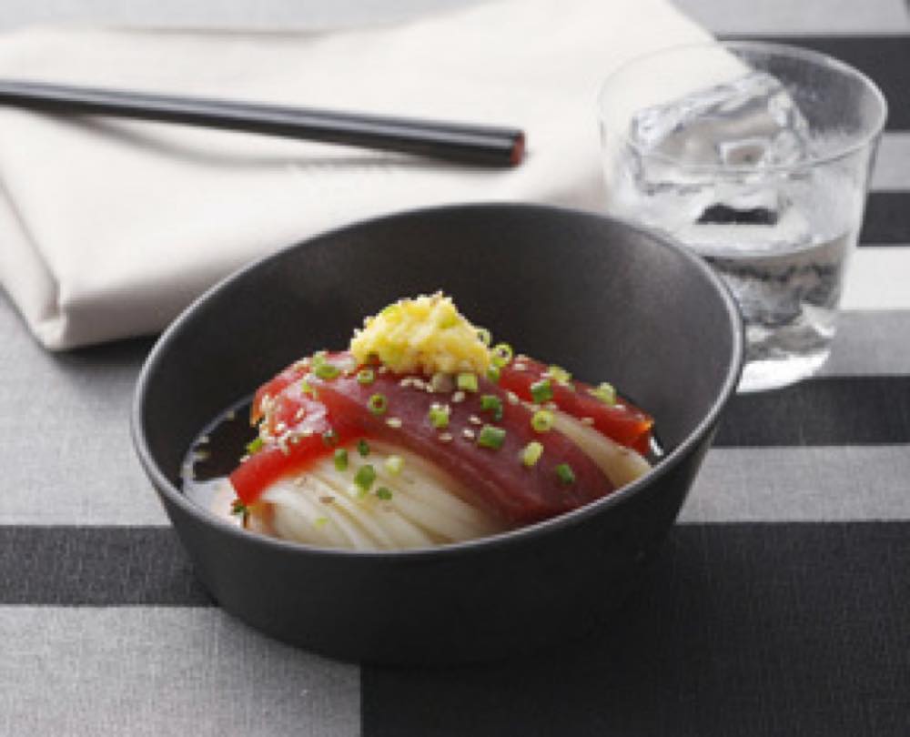 漬けまぐろと黄身おろしうどん