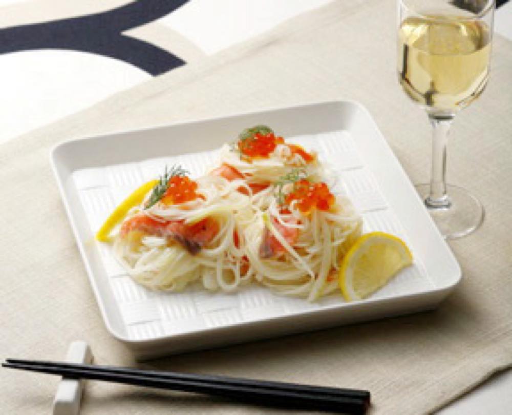 サーモンといくらのサラダそうめん
