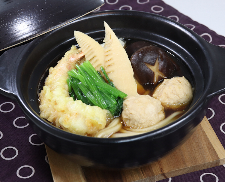 鶏団子の鍋焼きうどん