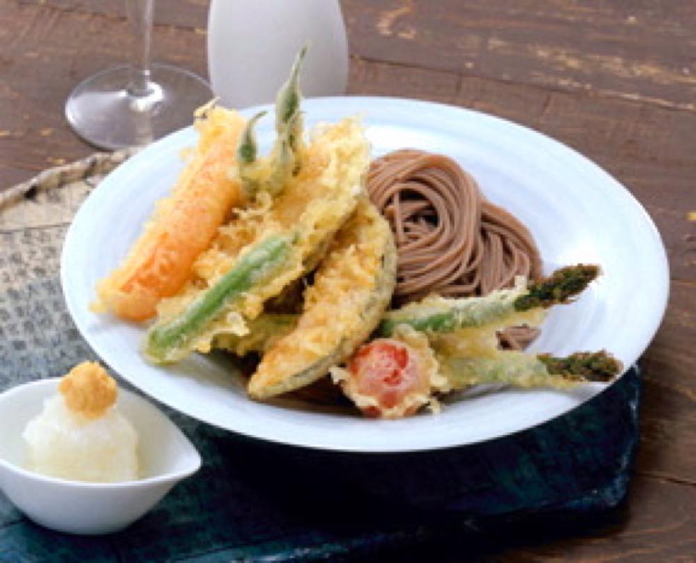 野菜の天盛り冷やしそば