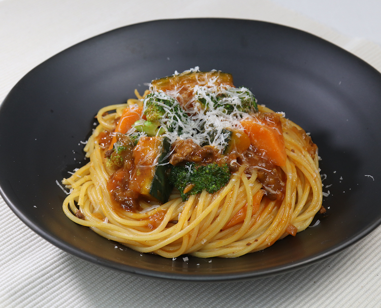緑黄色野菜のミートソーススパゲティ