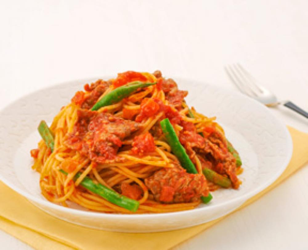 牛肉といんげんのトマトソーススパゲティ