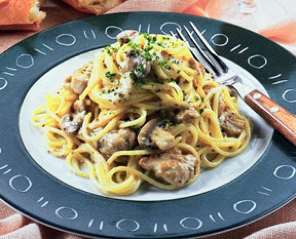 鶏肉とマッシュルームのマスタードクリーム スパゲティ