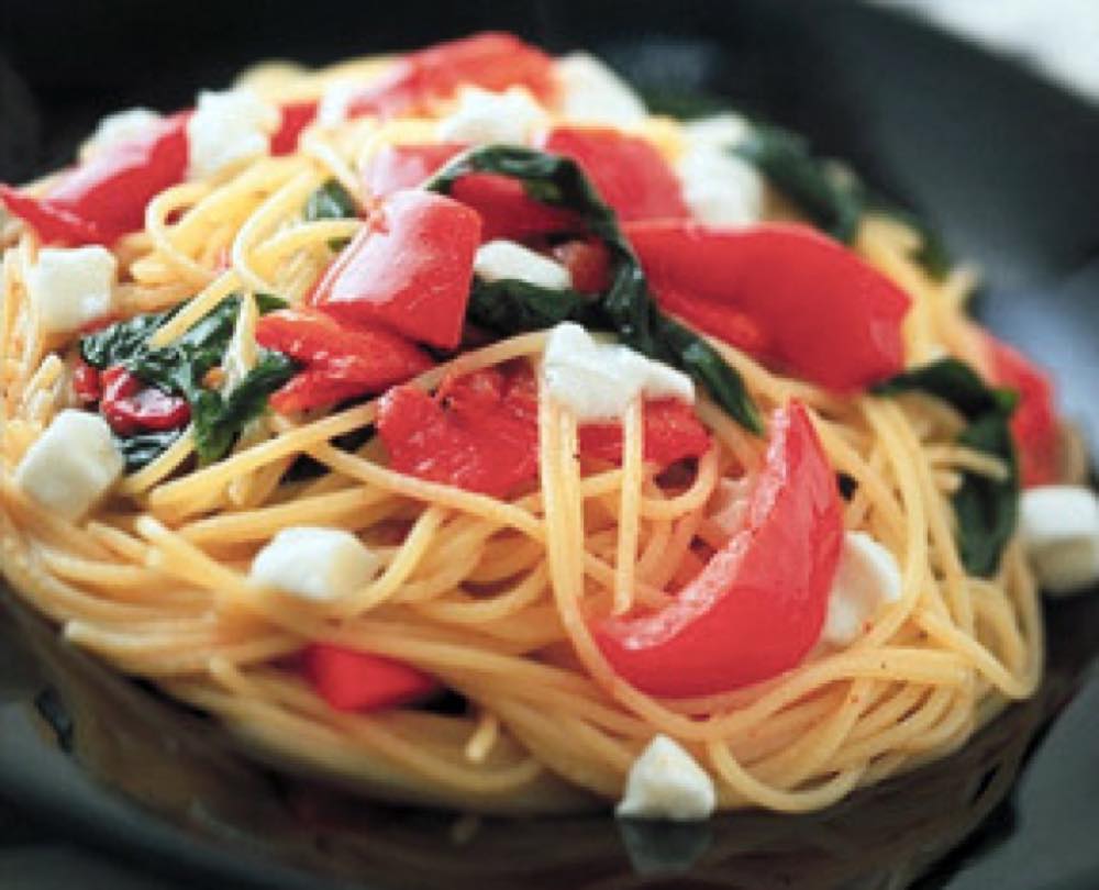 赤パプリカとモッツァレラチーズのスパゲティ