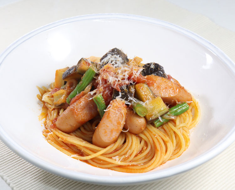 ソーセージと野菜のトマトソーススパゲティ
