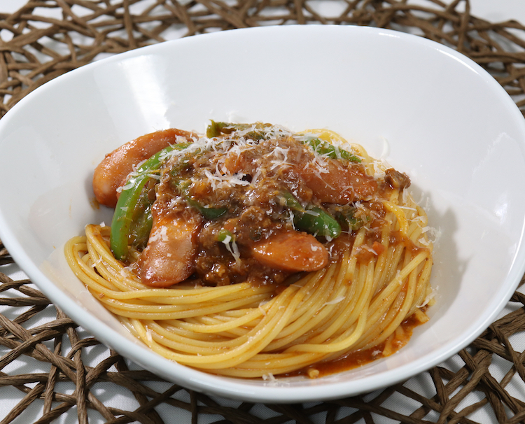 ソーセージ入りミートソーススパゲティ