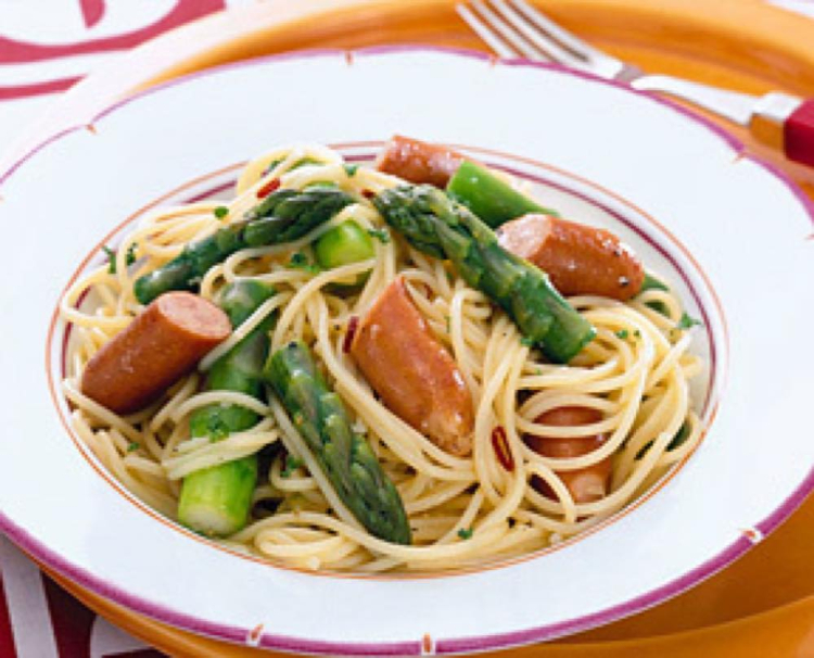 ソーセージとアスパラガスのスパゲティ