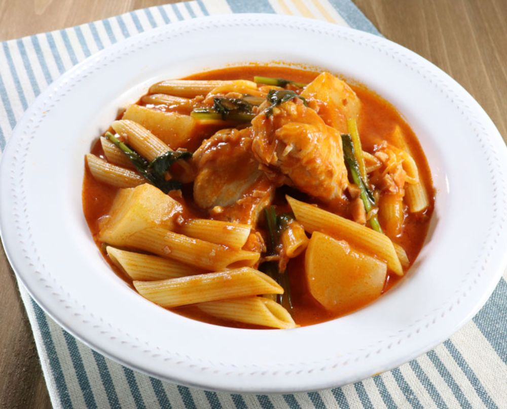 ペンネ入りかぶと手羽元のピリ辛トマトスープ ペンネ入りかぶと手羽元のピリ辛トマトスープ