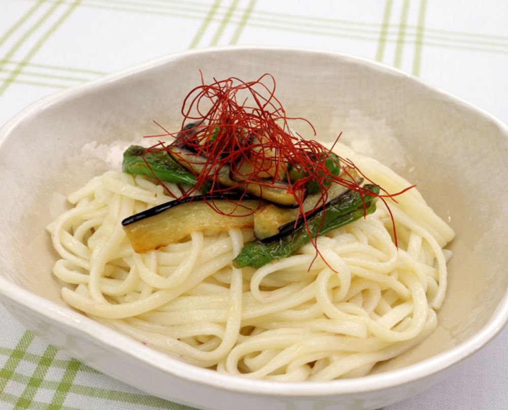 なすとししとうの塩うどん