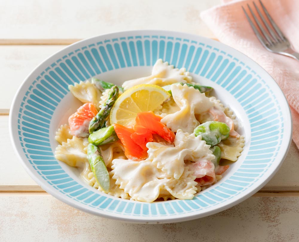 サーモンと春野菜のレモンクリームパスタ