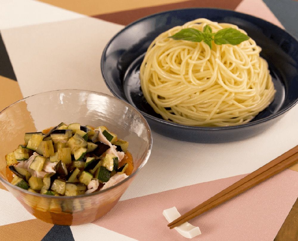 具材たっぷり！夏野菜のトマトつけ麺