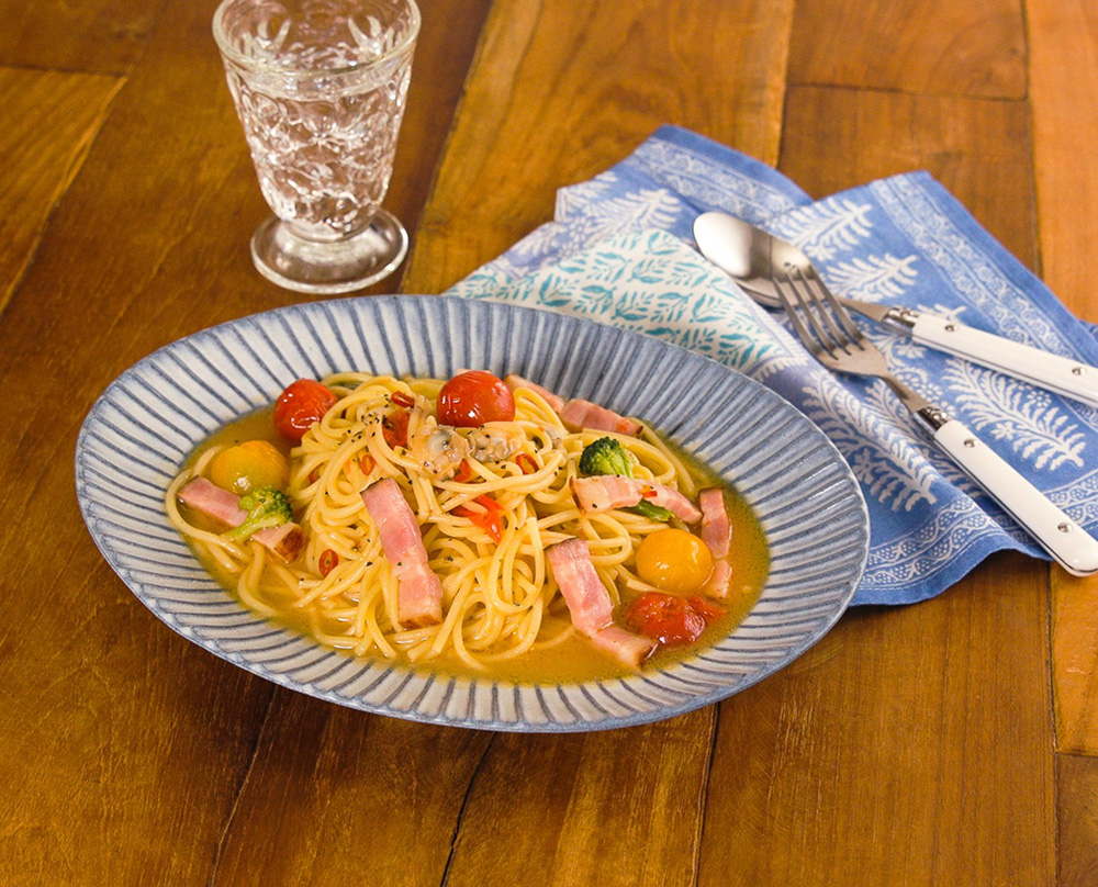 冷凍パスタアレンジ！ペペロンチーニの彩りスープパスタ