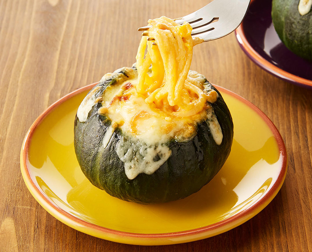 冷凍パスタアレンジ！丸ごとかぼちゃのナポリタングラタン