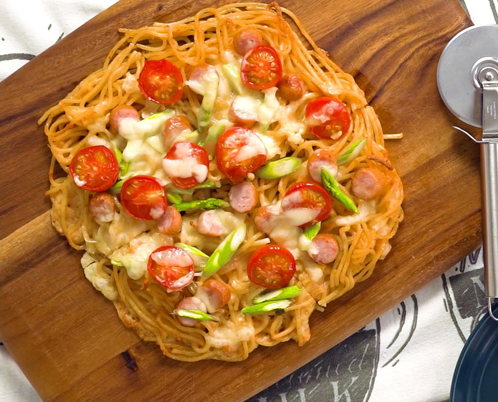 冷凍パスタアレンジ！明太子パスタピザ風