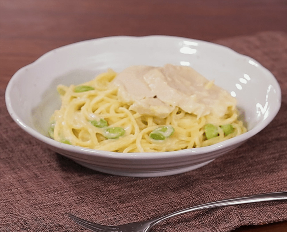 手軽にヘルシー！サラダチキンの豆乳クリームパスタ
