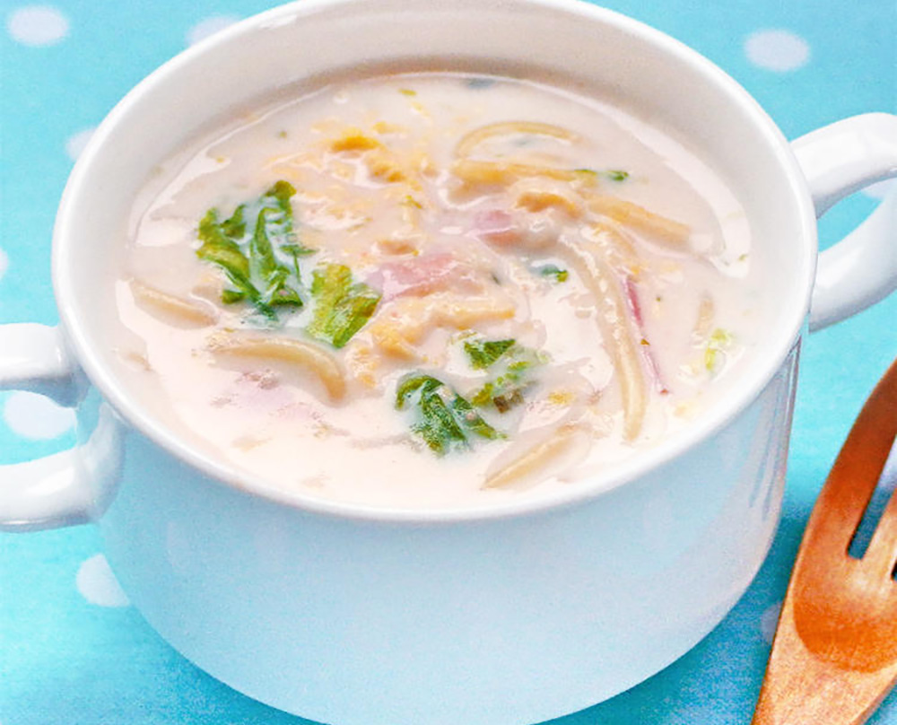 冷凍パスタアレンジ！レタスとたらスパ入り卵クリームスープ