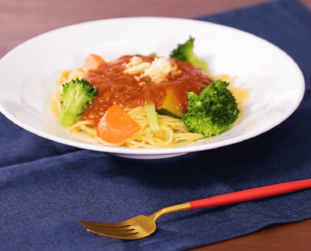 一緒にゆでて簡単！緑黄色野菜たっぷりミートソース