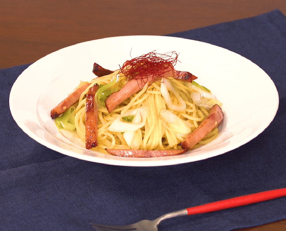 パパッと具だくさん！ねぎと焼豚のペペロンチーニ