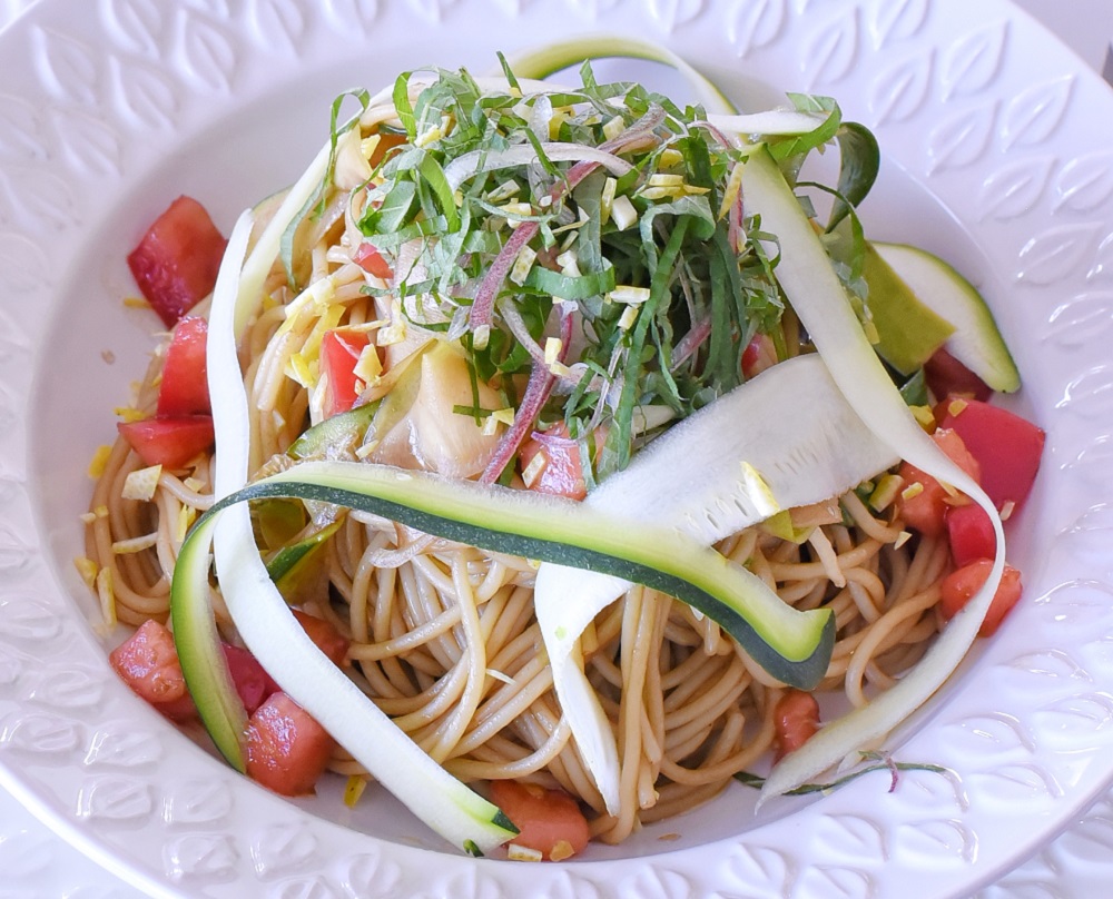 夏野菜とレモンの本格冷製パスタ