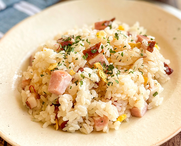 炊飯器で簡単なのに旨い ベーコンとコーンのペペロンチーノ風ピラフ 