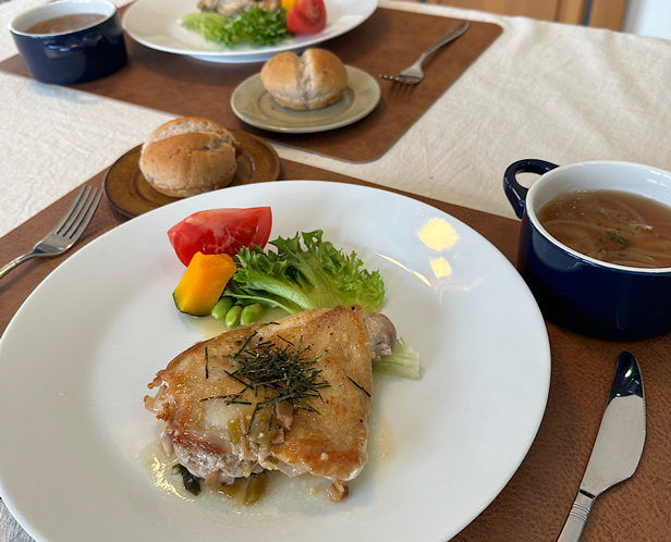 ニンニク醤油香る 皮パリチキンソテー