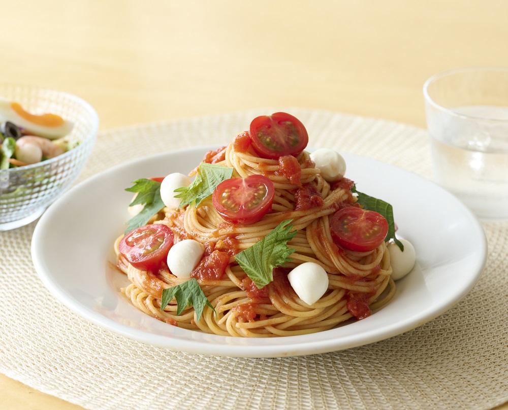 トマトとモッツァレラの冷製和風カプレーゼパスタ