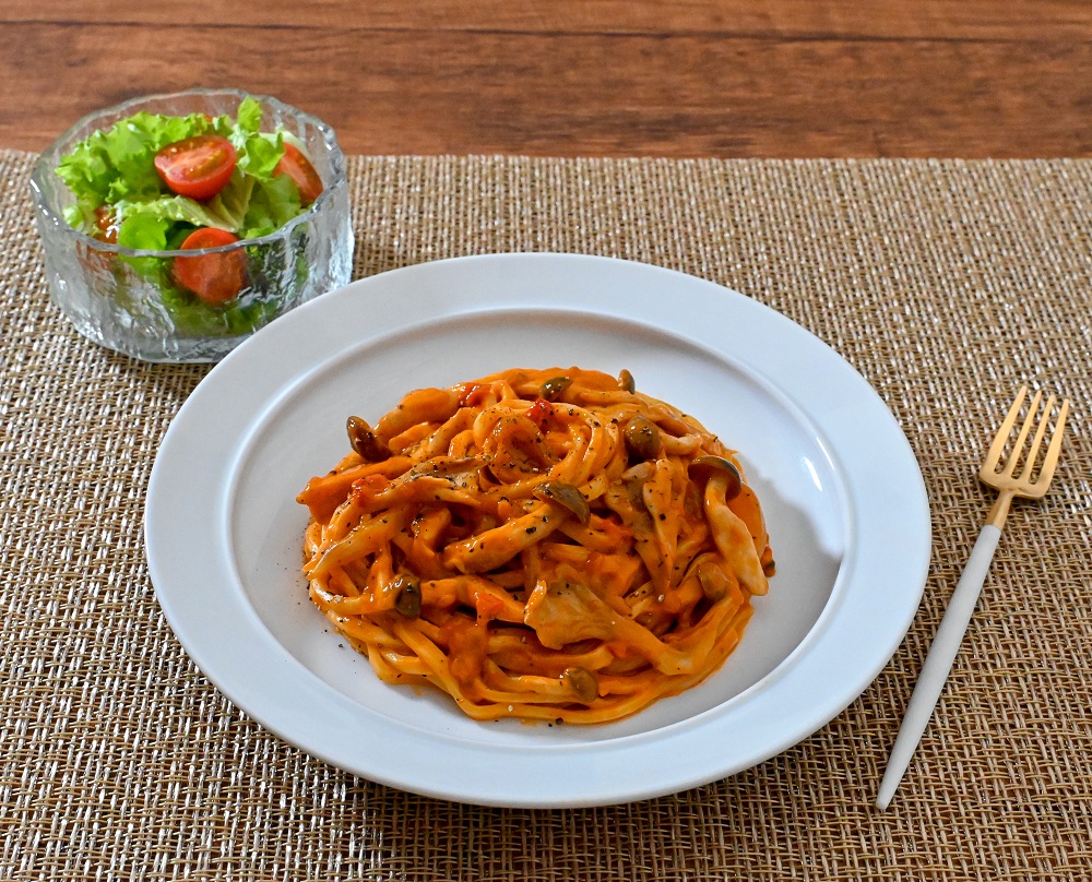 旨みたっぷり！海老と帆立の きのこトマトクリーム生パスタ