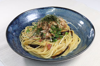 しいたけとカイワレ大根の梅肉あえスパゲティ