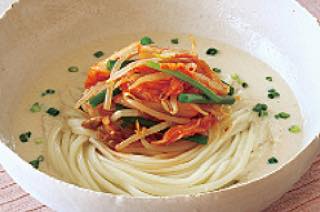 豆乳ごま汁キムチうどん