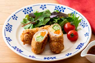 豚肉と野菜のチーズロールカツ~マスタードソース添え