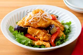 たっぷり野菜の香辛ダレで食べるとり天