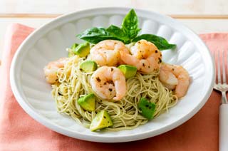 えびとアボカドの冷製ジェノベーゼパスタ