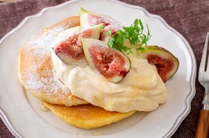 いちじくとマスカルポーネクリームのホットケーキ