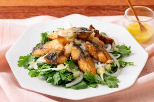 さばのから揚げと春菊のおかずサラダ さばのから揚げと春菊のおかずサラダ