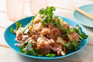 鶏から揚げのエスニックサラダ