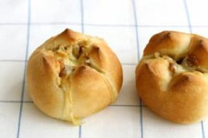 カマンベールチーズ＆くるみの包みパン