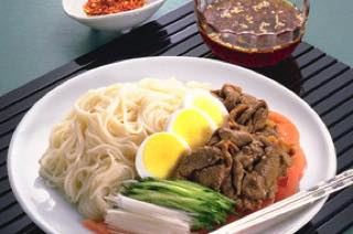 牛肉のピリ辛そうめん
