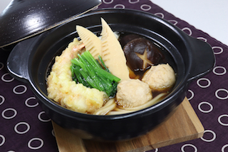 鶏団子の鍋焼きうどん