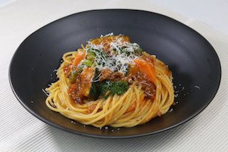 緑黄色野菜のミートソーススパゲティ
