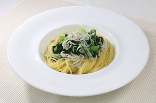 小松菜とちりめんじゃこのスパゲティ ペペロンチーニ