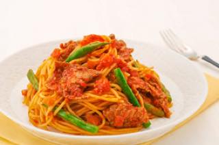 牛肉といんげんのトマトソーススパゲティ