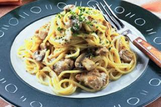 鶏肉とマッシュルームのマスタードクリーム スパゲティ