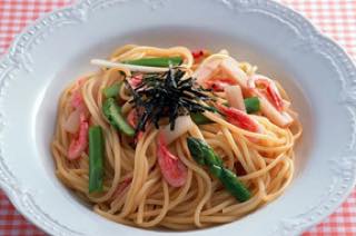 アスパラガスと桜えびとうどのパスタ