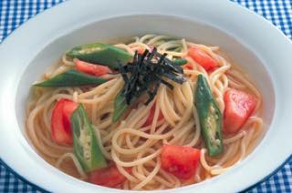 トマトとオクラの冷たいスープパスタ