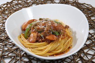 ソーセージ入りミートソーススパゲティ